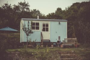 Tiny Houses: Solaranlagen und Wärmepumpen für unabhängiges Wohnen